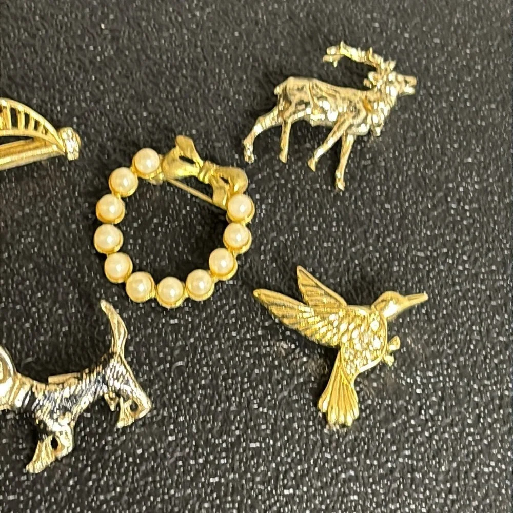 Brooch Collection Bundle Lot Hummingbird Scottie Dog Deer Wreath Set